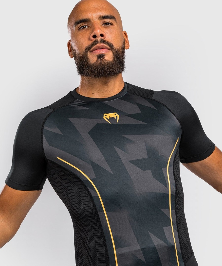 Κοντό μανίκι venum razor rashguard - ΜαύροΧρυσό